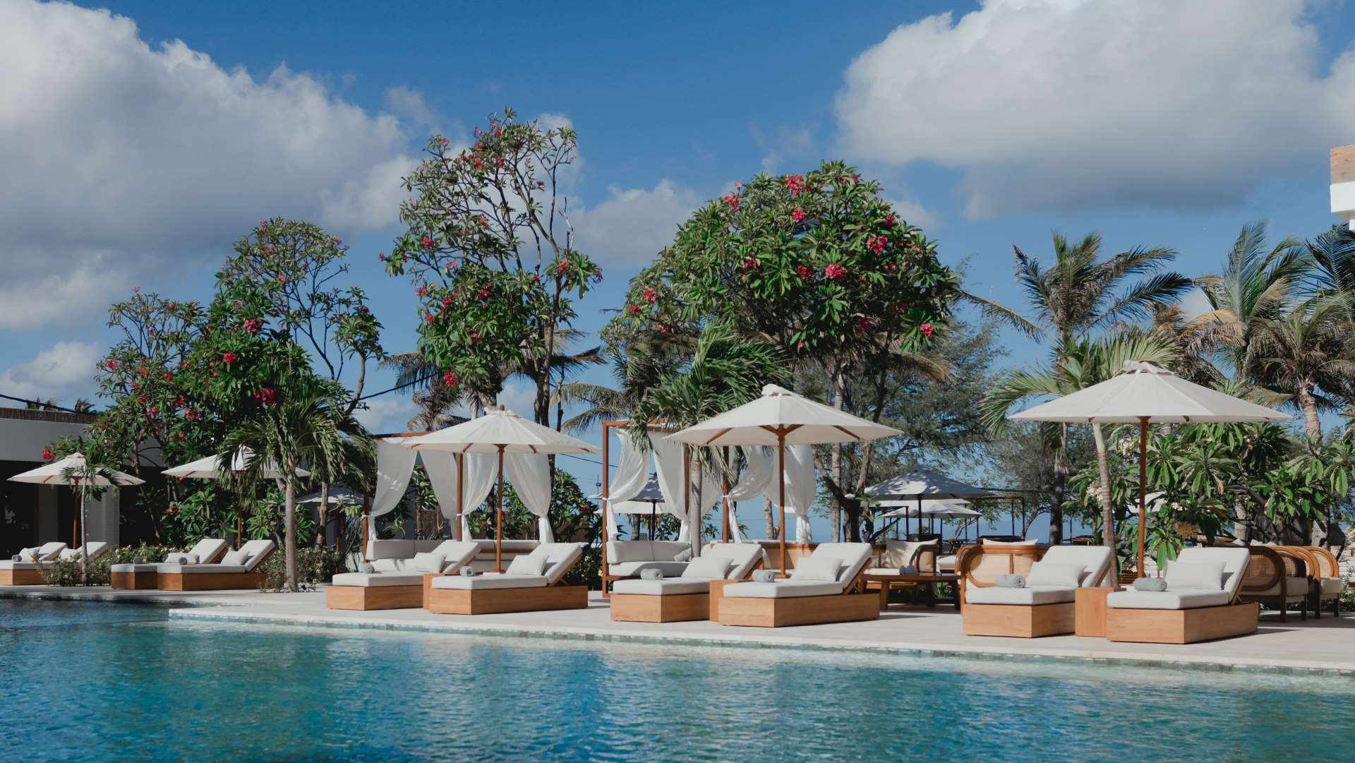 Why Hotel Suite & Resort Investments in Bali Outperform Airbnb Villas